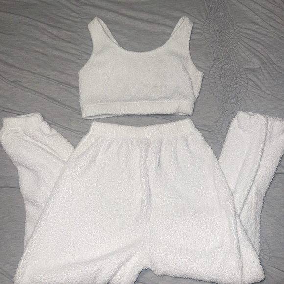 Fuzzy pajama set - Picture 2 of 4